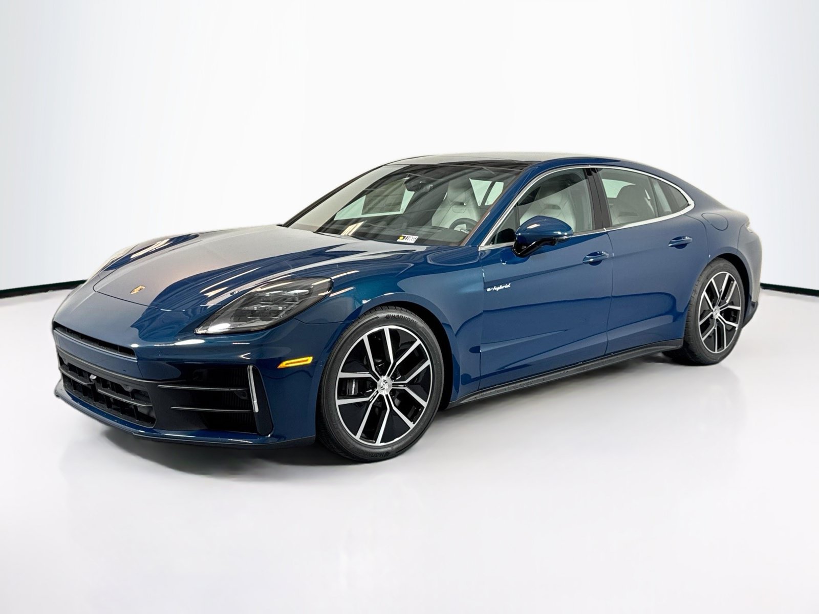 New 2026 Porsche Panamera 4 AWD/4WD image 1