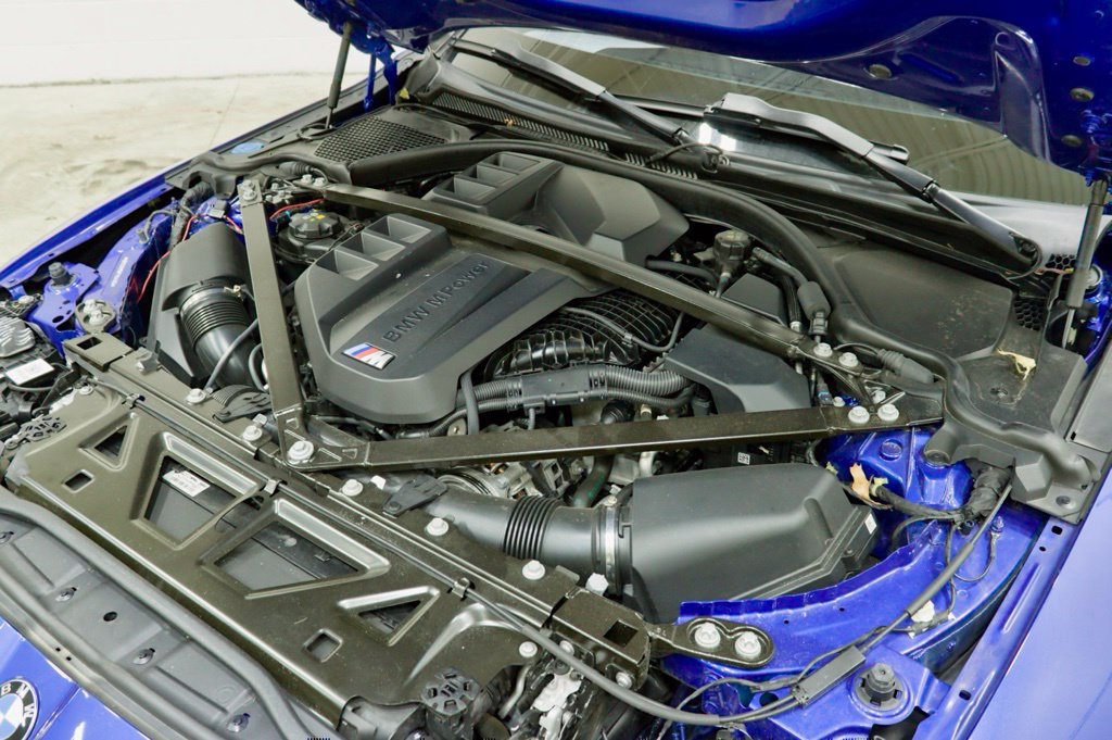 Used 2023 BMW M3 w/ M Carbon Exterior Package RWD image 31