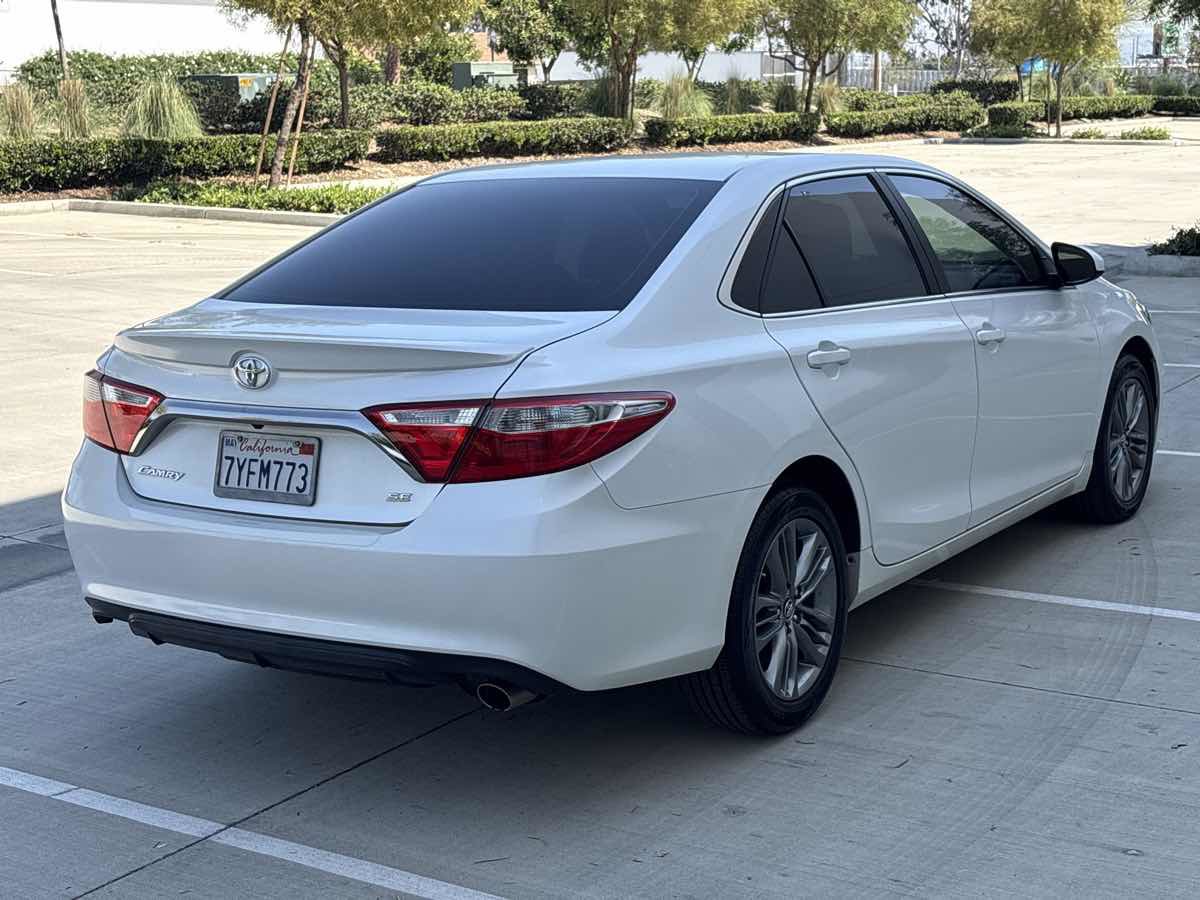 Used 2017 Toyota Camry SE FWD image 3