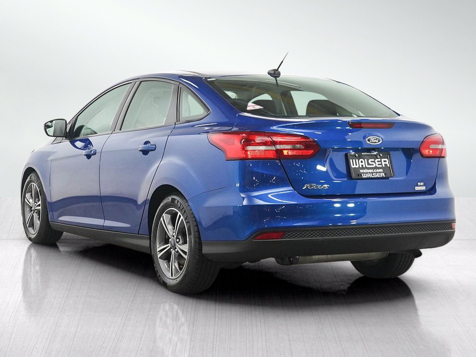 Used 2018 Ford Focus SE w/ SE Appearance Package FWD image 3