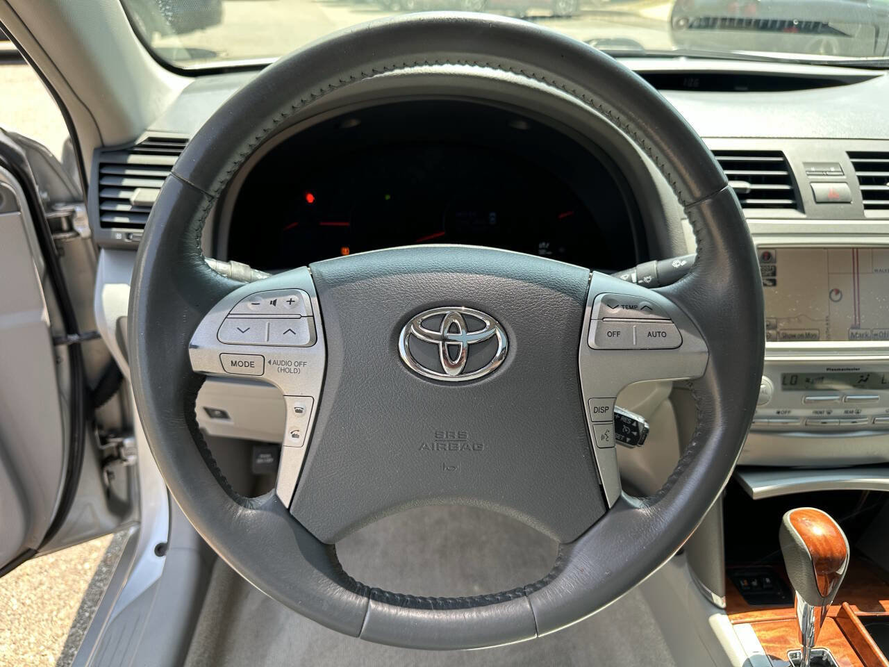 Used 2010 Toyota Camry LE FWD image 14