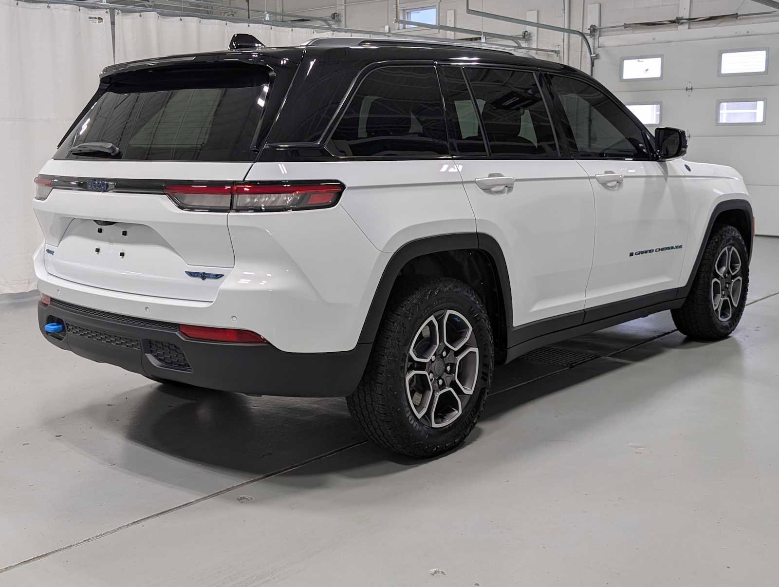 Used 2024 Jeep Grand Cherokee Trailhawk image 7