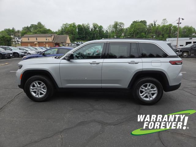 Used 2024 Jeep Grand Cherokee Laredo w/ Luxury Tech Group I AWD/4WD image 4