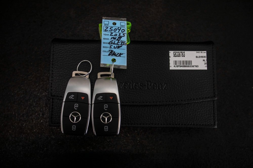 Used 2025 Mercedes-Benz GLE 450e 4MATIC image 35