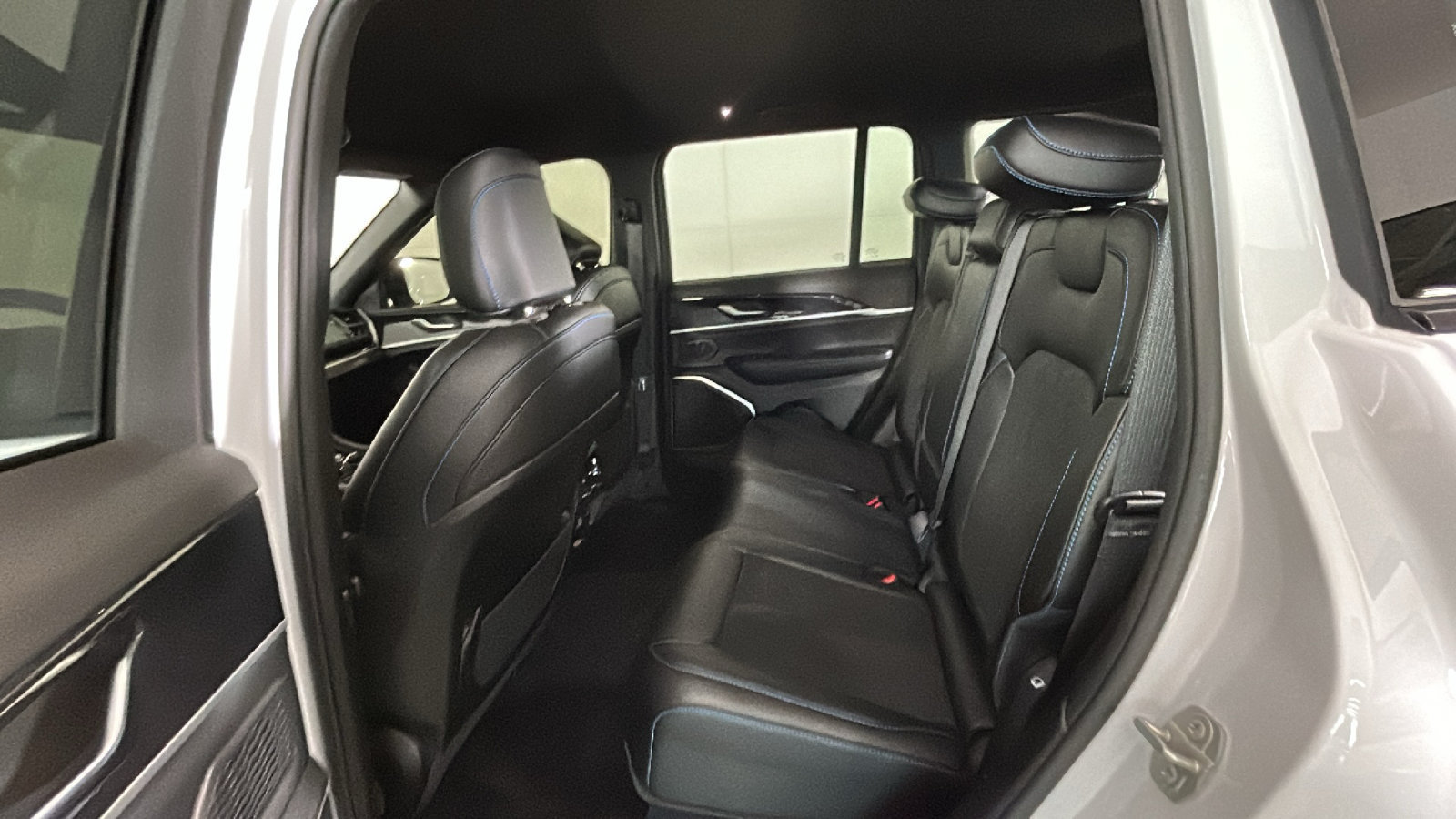 Used 2024 Jeep Grand Cherokee Trailhawk AWD/4WD image 33
