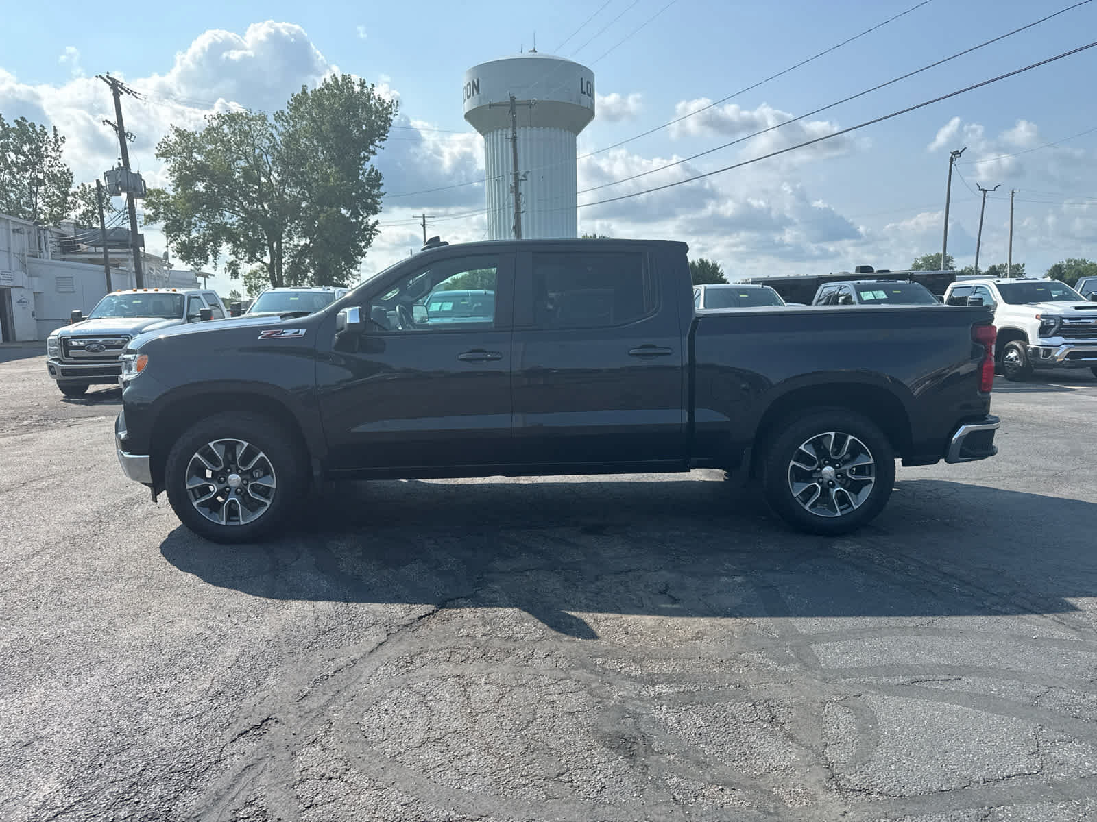 Certified 2023 Chevrolet Silverado 1500 LT AWD/4WD image 2