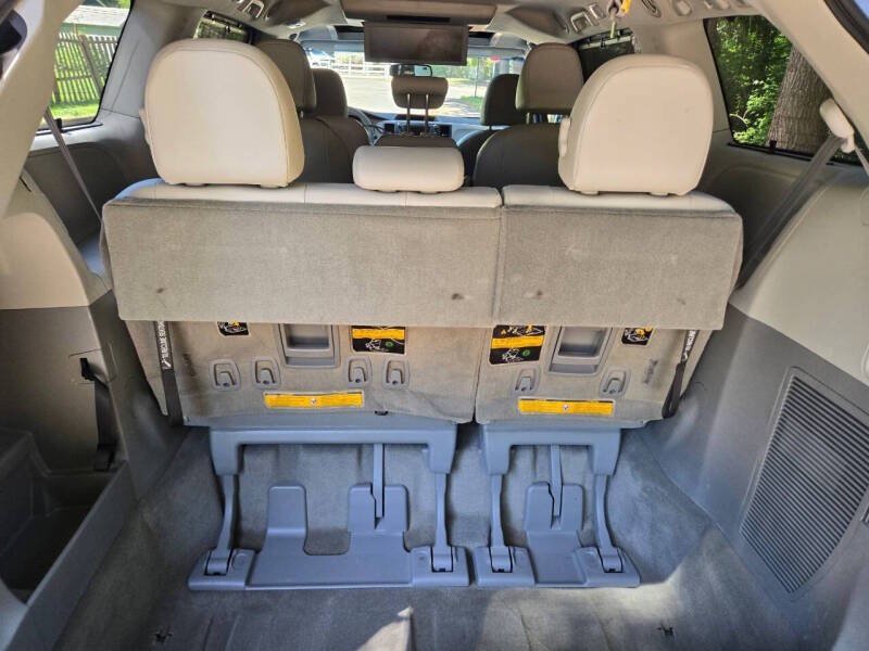 Used 2012 Toyota Sienna XLE w/ Premium Pkg