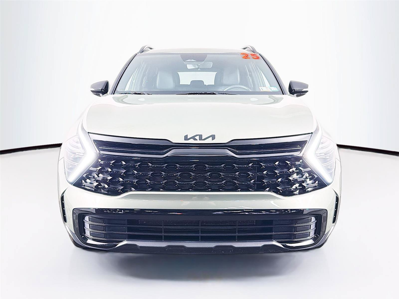 Used 2025 Kia Sportage X-Line AWD/4WD image 2