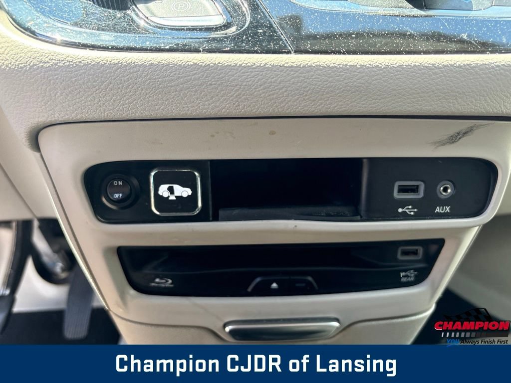Used 2017 Chrysler Pacifica Touring-L Plus FWD image 31