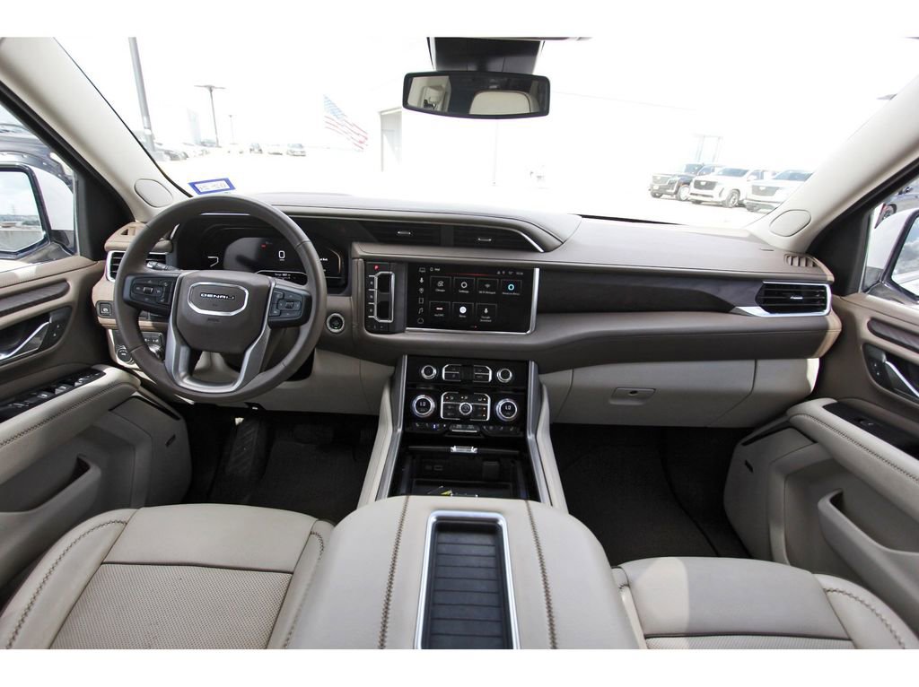 Used 2023 GMC Yukon XL Denali image 9