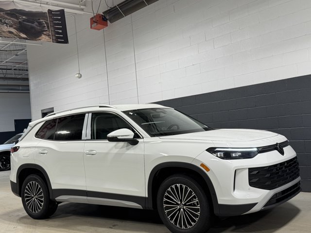 New 2026 Volkswagen Tiguan S w/ 18" Wheel Package AWD/4WD image 4