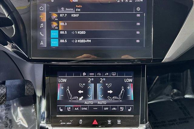 Used 2022 Audi e-tron Premium Plus w/ Premium Plus Package AWD/4WD image 15