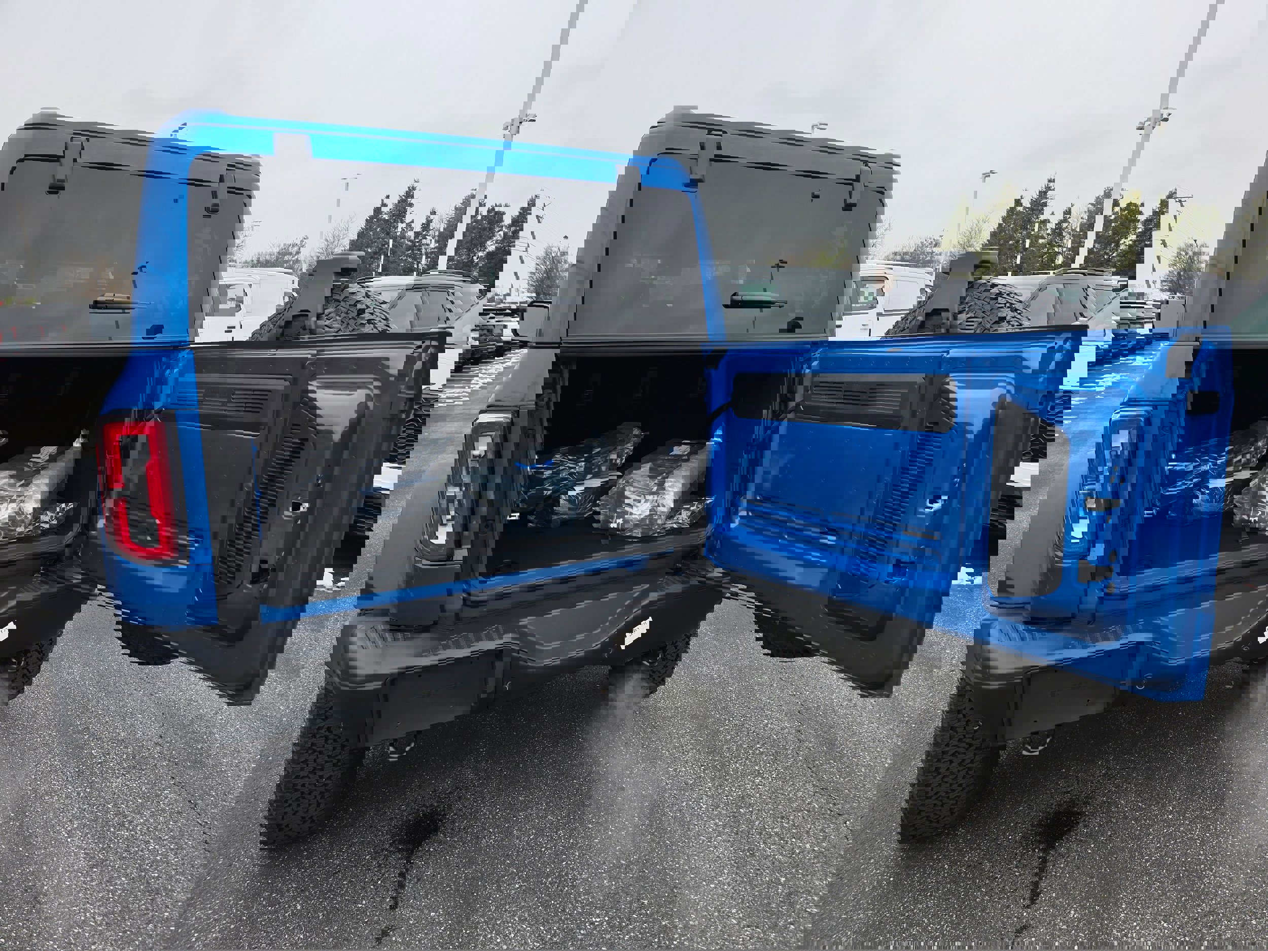 New 2025 Ford Bronco Badlands image 16