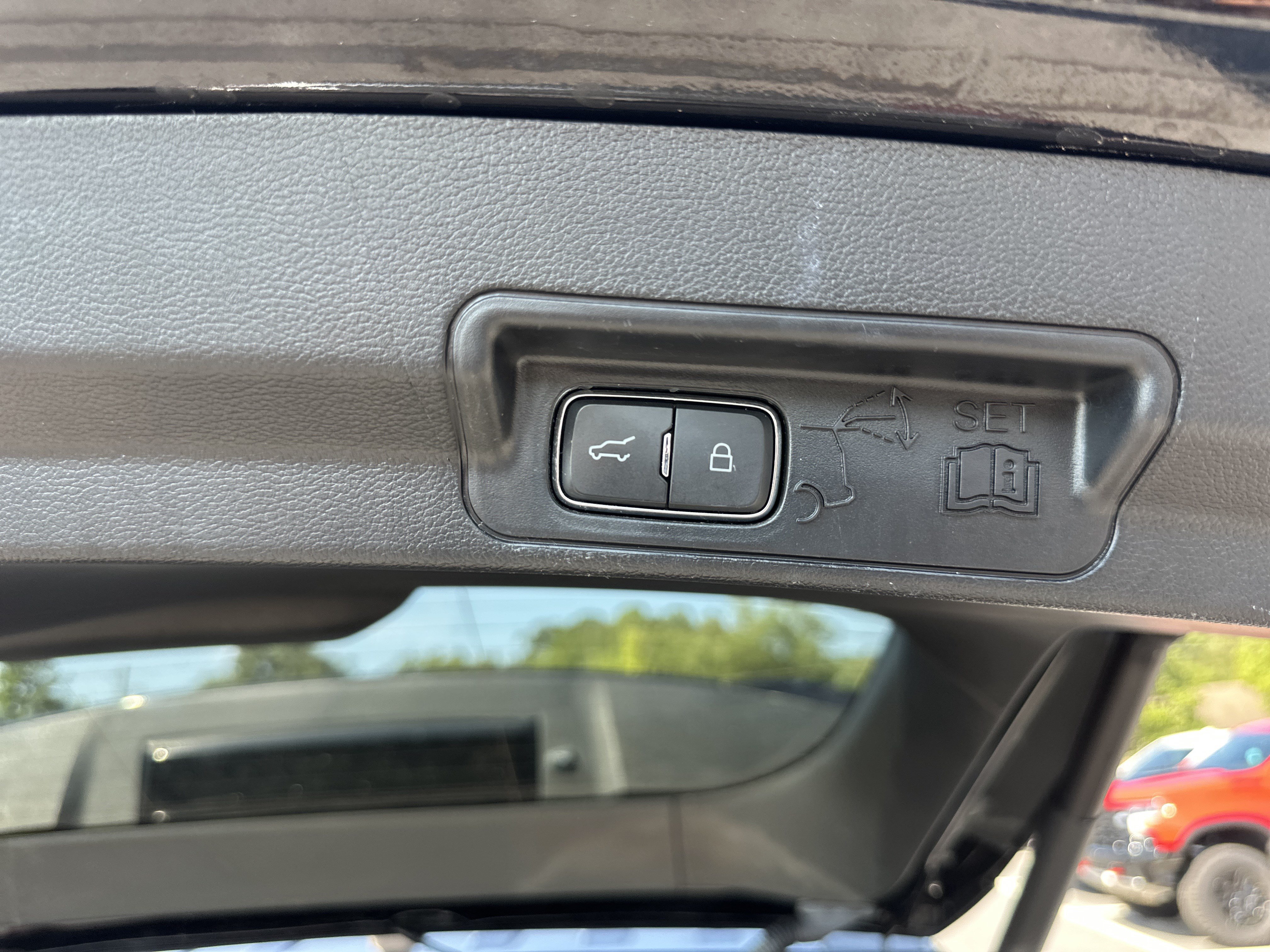Used 2021 Ford Explorer Limited w/ Equipment Group 301A AWD/4WD image 21
