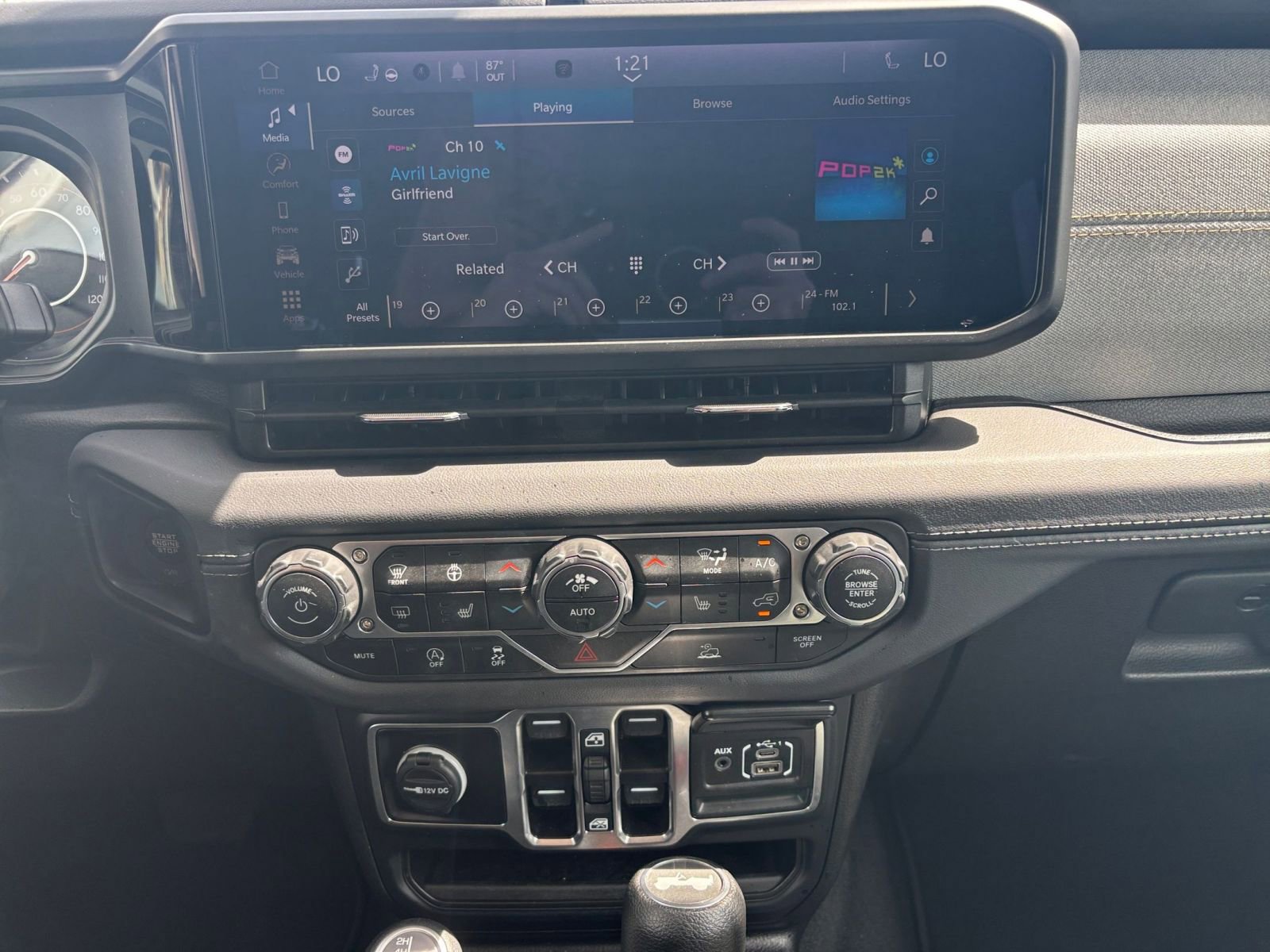 Used 2025 Jeep Wrangler Sahara image 18