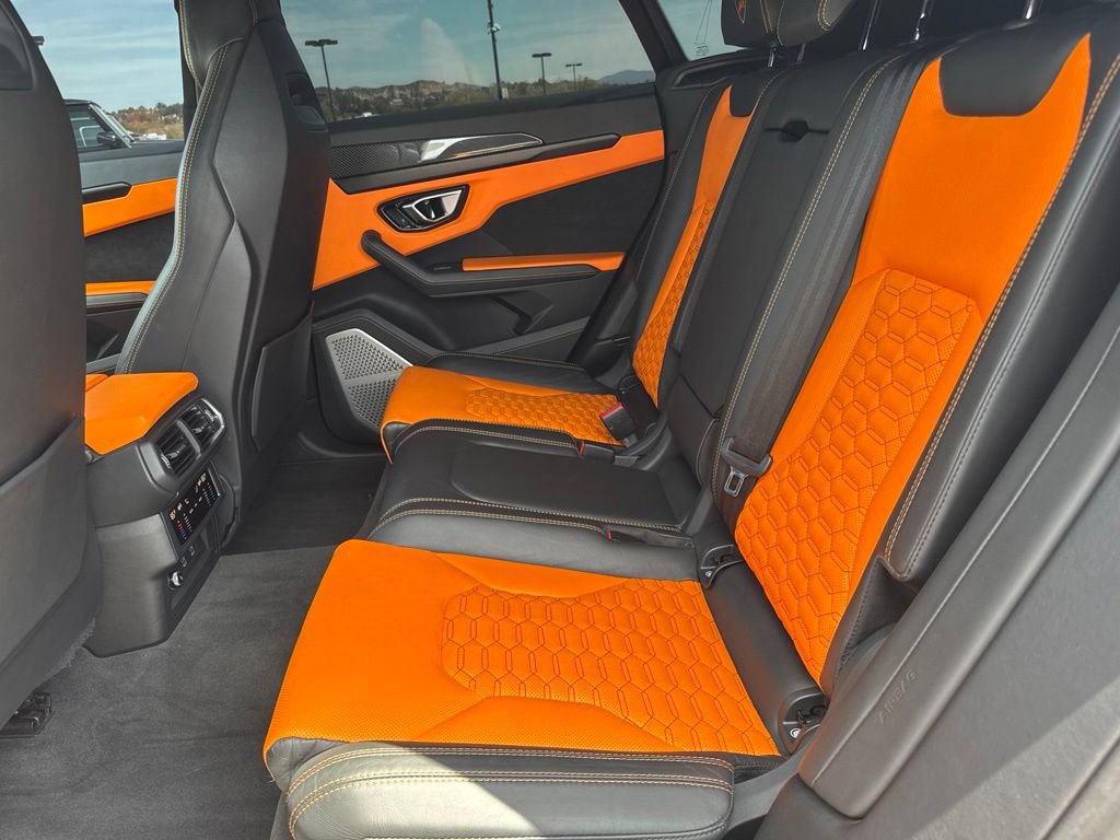Used 2021 Lamborghini Urus AWD/4WD image 32