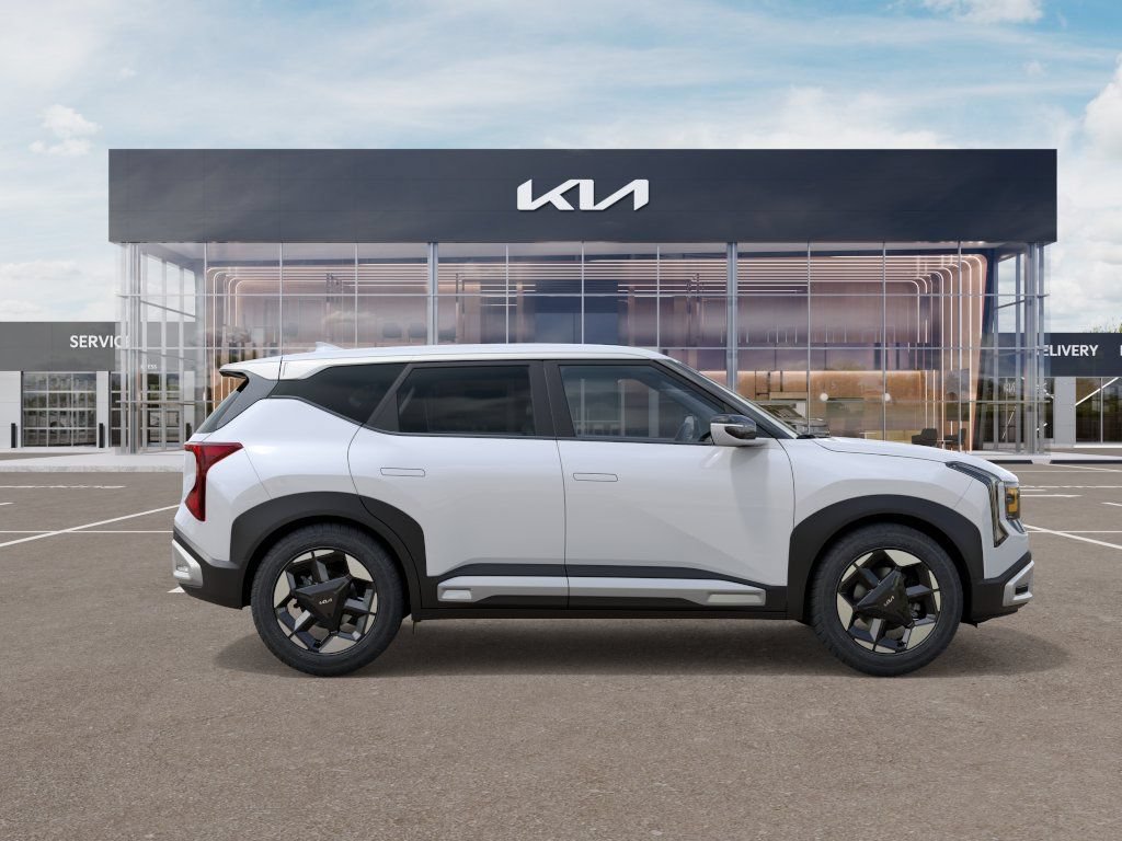 New 2027 Kia Seltos S FWD image 7
