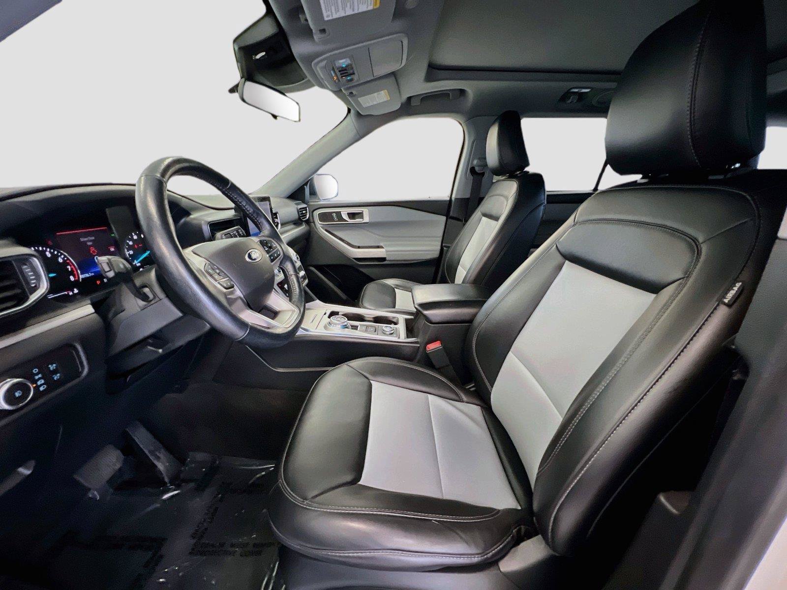 Used 2022 Ford Explorer XLT w/ XLT Sport Appearance Package AWD/4WD image 5