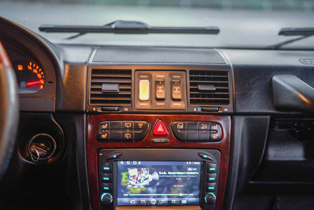 Used 2003 Mercedes-Benz G 500 image 32