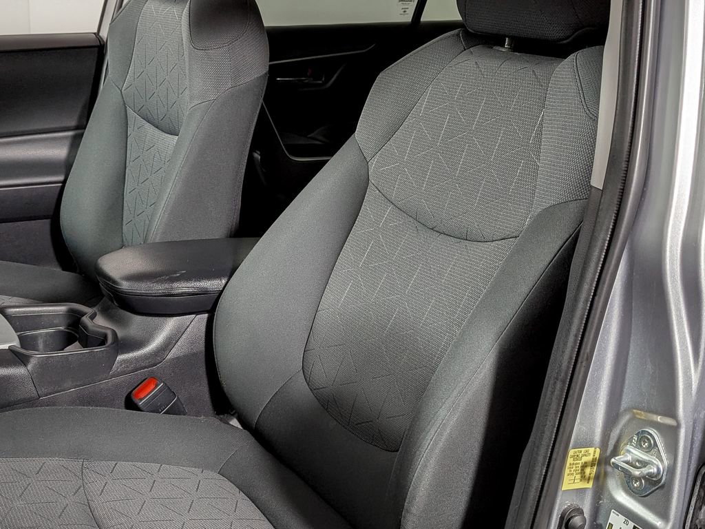 Used 2021 Toyota RAV4 XLE w/ Convenience Package image 18