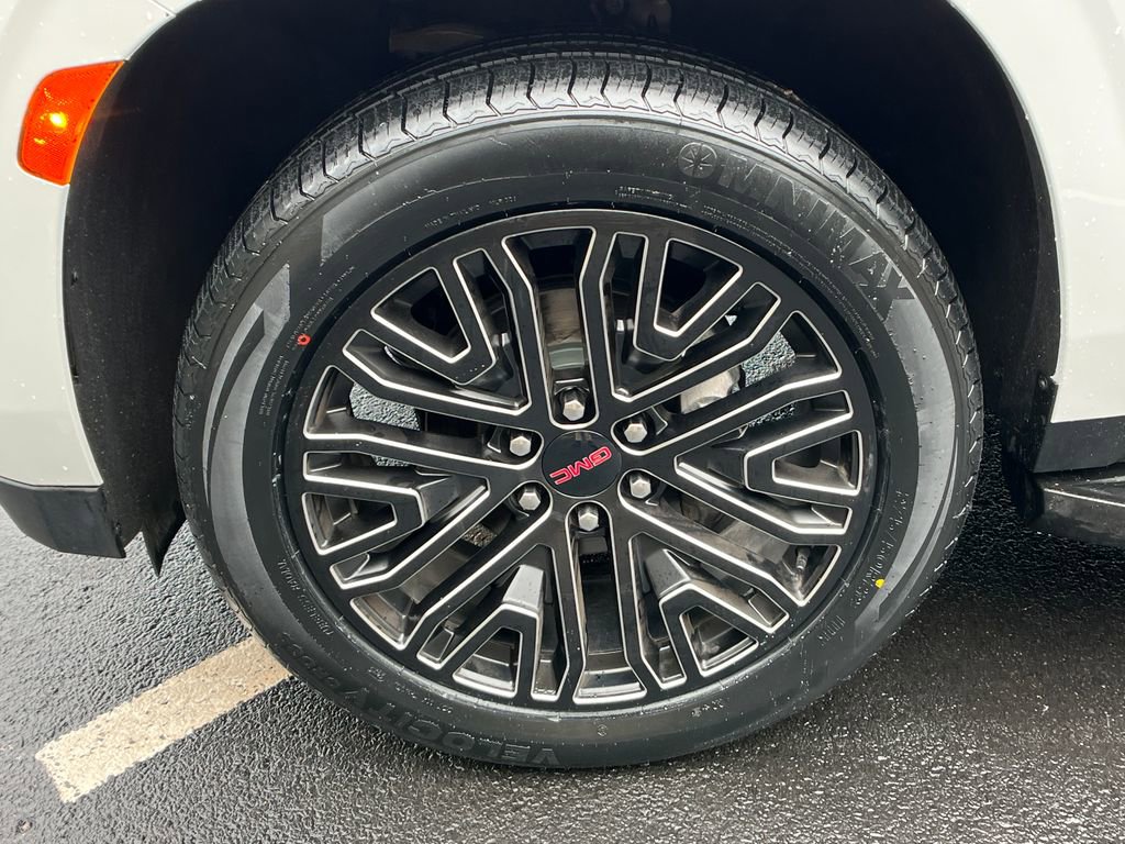 Used 2023 GMC Yukon XL SLT w/ SLT Premium Package image 27