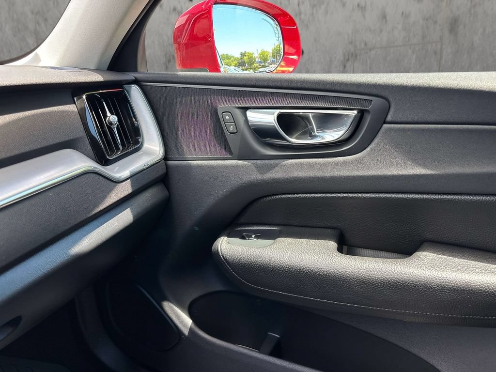 Used 2018 Volvo XC60 T6 Momentum w/ Advanced Package AWD/4WD image 29