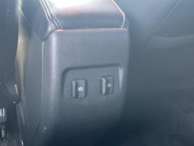 Used 2022 Nissan Kicks SR FWD image 17