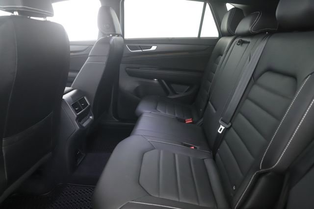 Used 2025 Volkswagen Atlas Cross Sport SEL R-Line AWD/4WD image 28