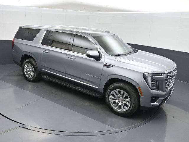 Used 2025 GMC Yukon XL Denali AWD/4WD image 32
