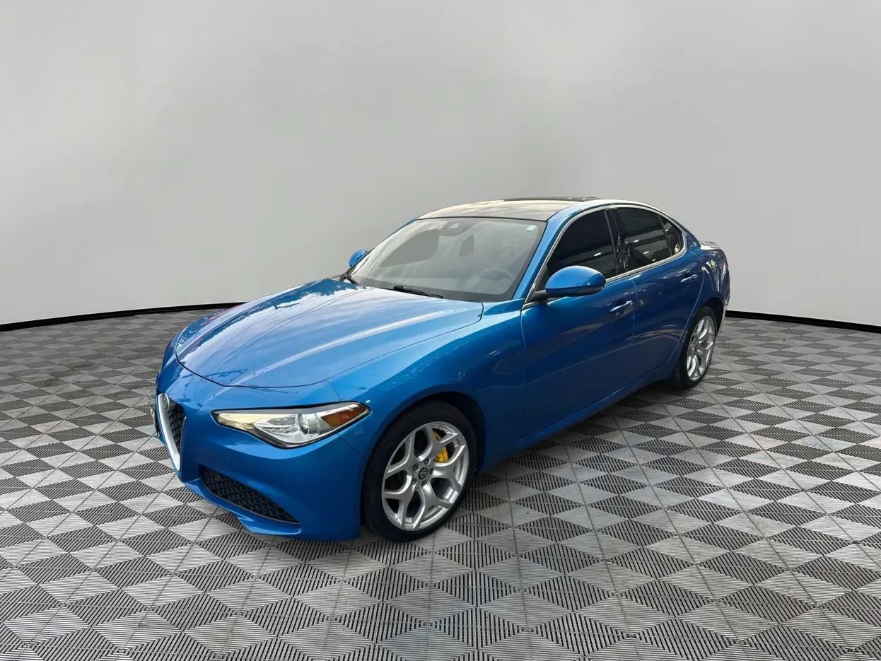 Used 2019 Alfa Romeo Giulia Ti AWD/4WD image 2