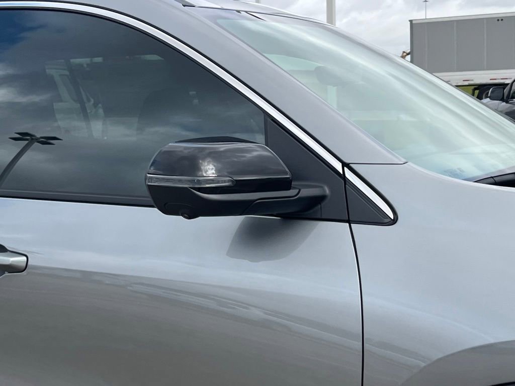 New 2026 Chevrolet Traverse LT w/ Sun and Wheel Package FWD image 9