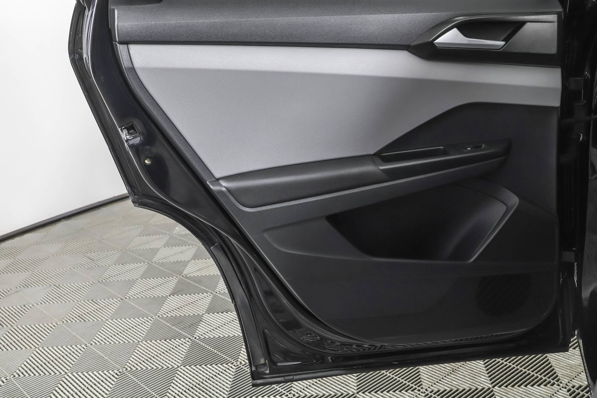 Used 2022 Volkswagen Taos SEL w/ Panoramic Sunroof Package image 41