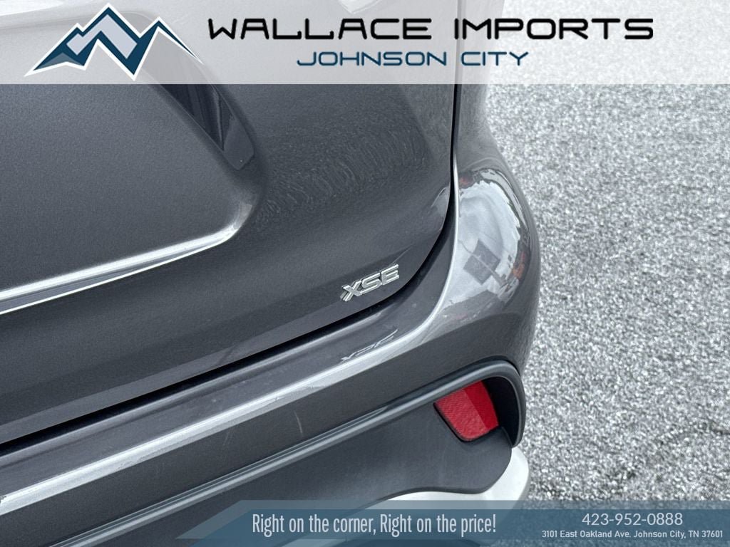 Used 2022 Toyota Highlander XSE FWD image 11