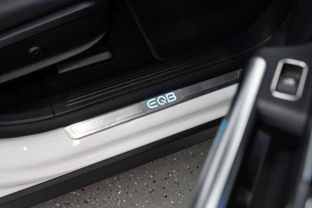 Used 2025 Mercedes-Benz EQB 300 4MATIC w/ Driver Assistance Package image 14