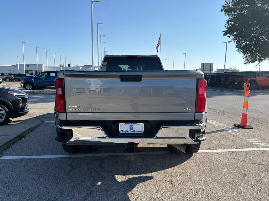 Used 2025 Chevrolet Silverado 3500 LTZ w/ LTZ Convenience Package AWD/4WD image 4