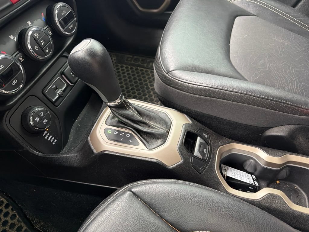 Used 2017 Jeep Renegade Trailhawk AWD/4WD image 27