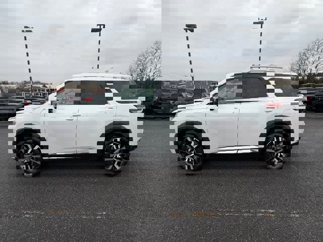 New 2025 Nissan Pathfinder Platinum w/ Cargo Package image 8