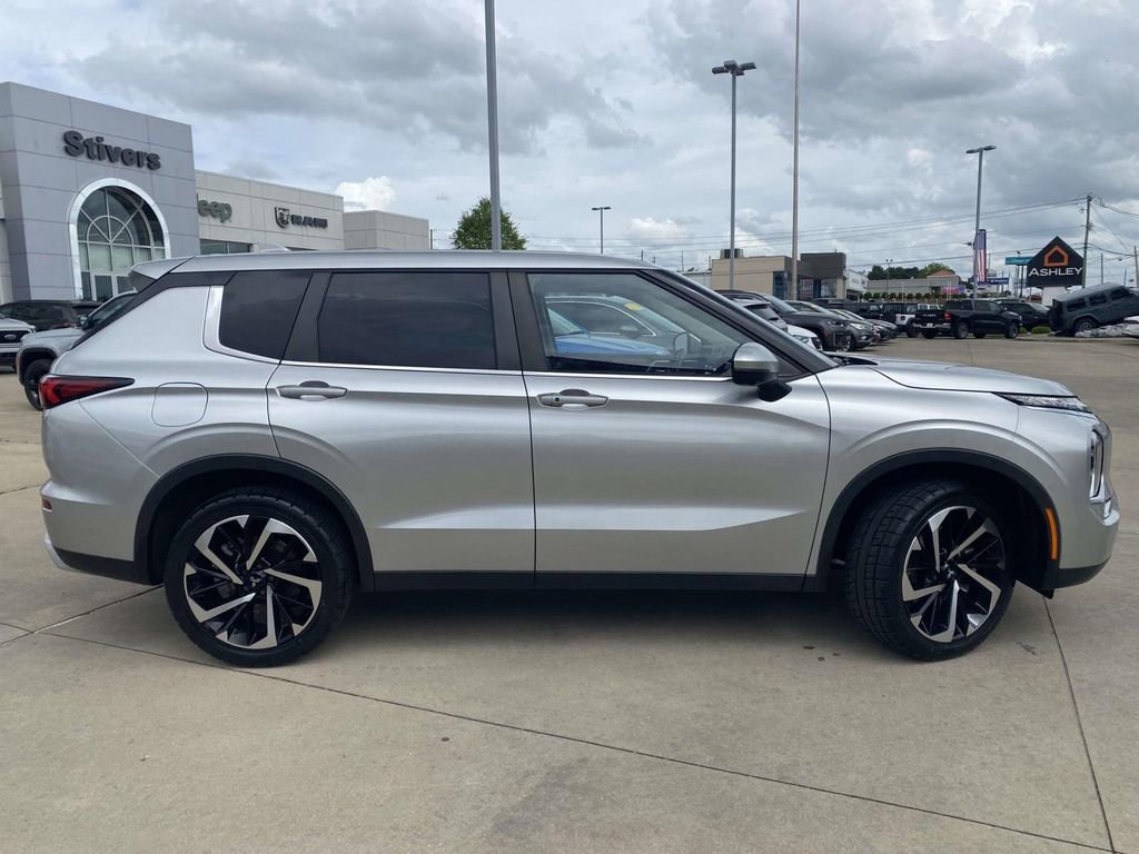 Used 2023 Mitsubishi Outlander SE image 10