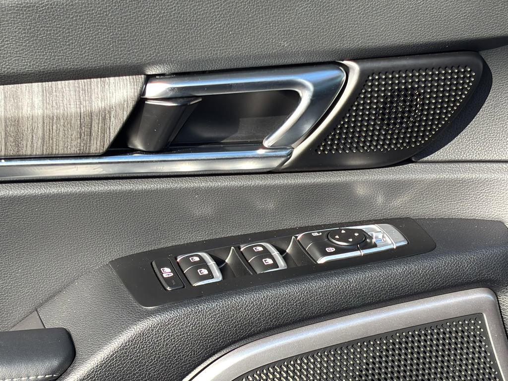 Used 2024 Kia Telluride EX w/ EX Captain's Chair Package image 17