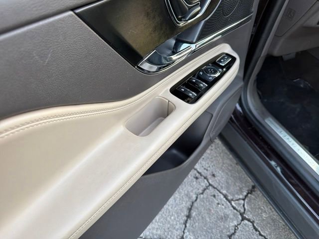 Certified 2023 Lincoln Corsair AWD image 13