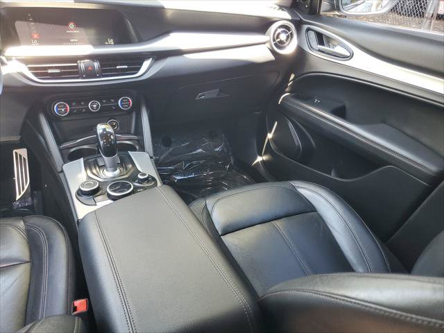 Used 2018 Alfa Romeo Stelvio Sport w/ Quick Order Package 22J Sport AWD/4WD image 15