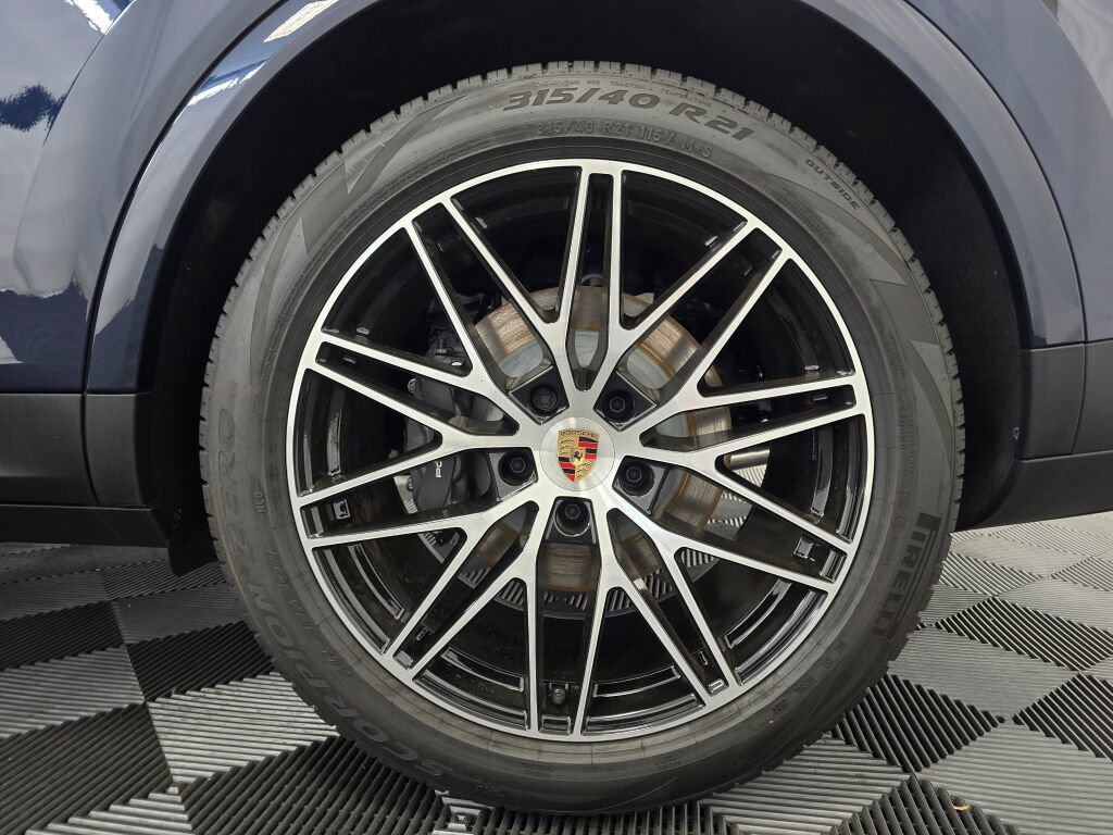 New 2025 Porsche Cayenne image 11