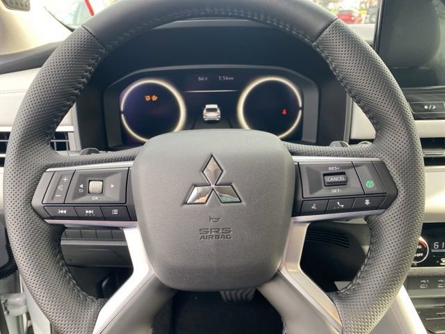 New 2025 Mitsubishi Outlander SE image 24