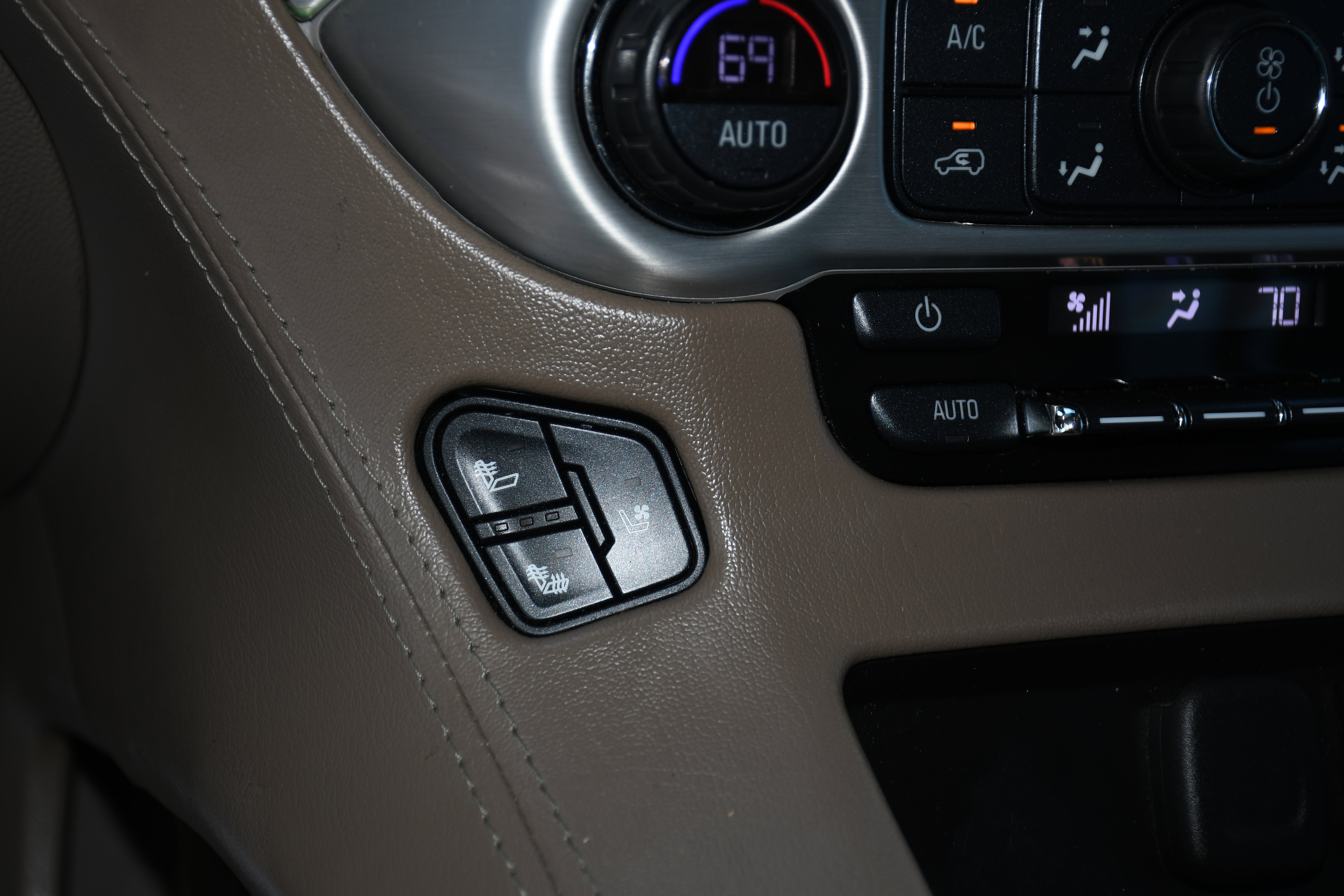 Used 2017 GMC Yukon SLT image 15