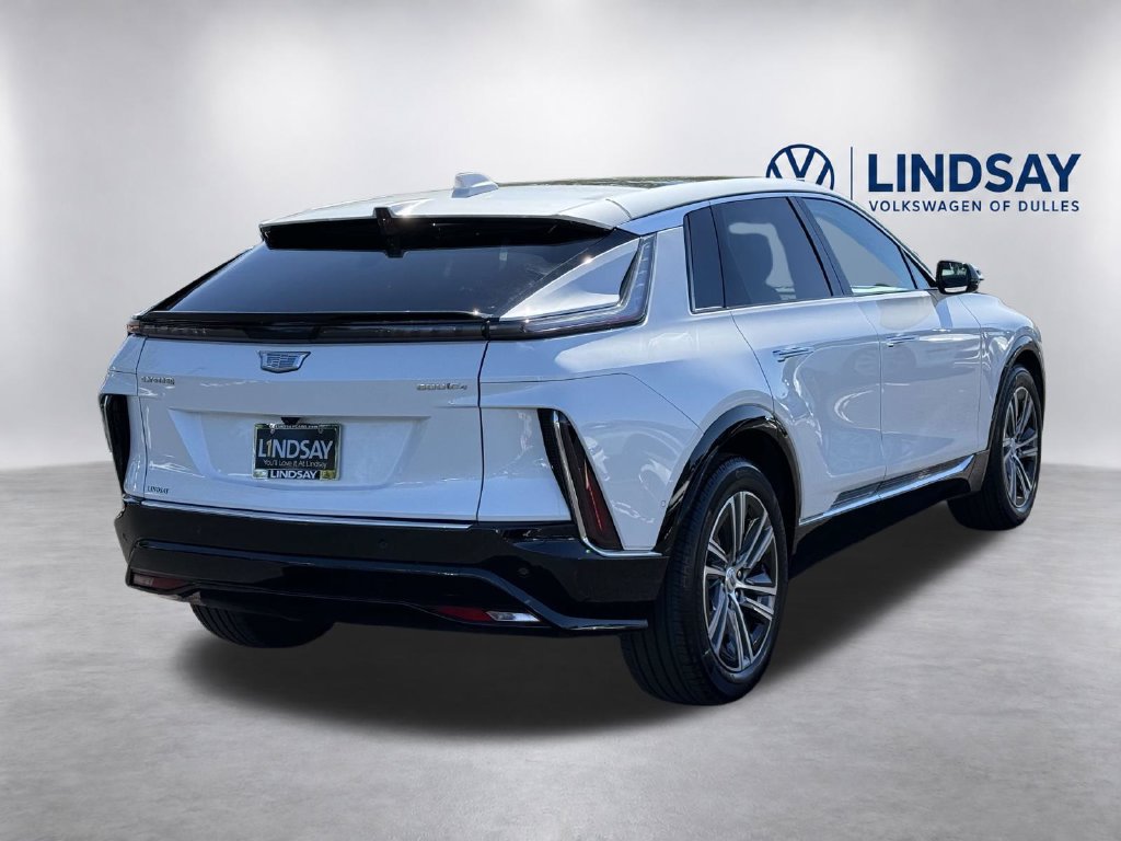 Used 2025 Cadillac Lyriq Luxury AWD/4WD image 6