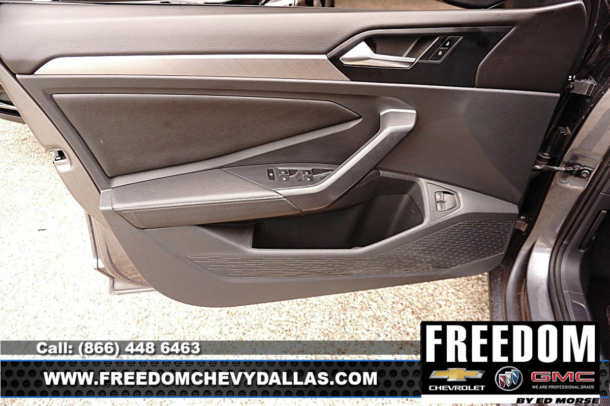 Used 2024 Volkswagen Jetta SE FWD image 30