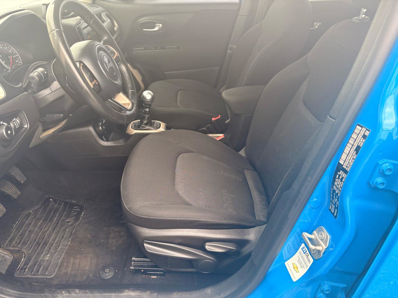 Used 2015 Jeep Renegade Latitude AWD/4WD image 5