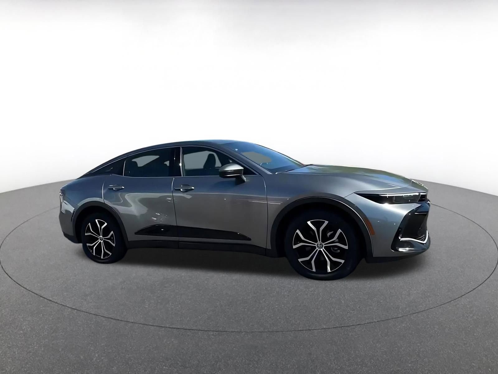 Used 2025 Toyota Crown XLE image 2