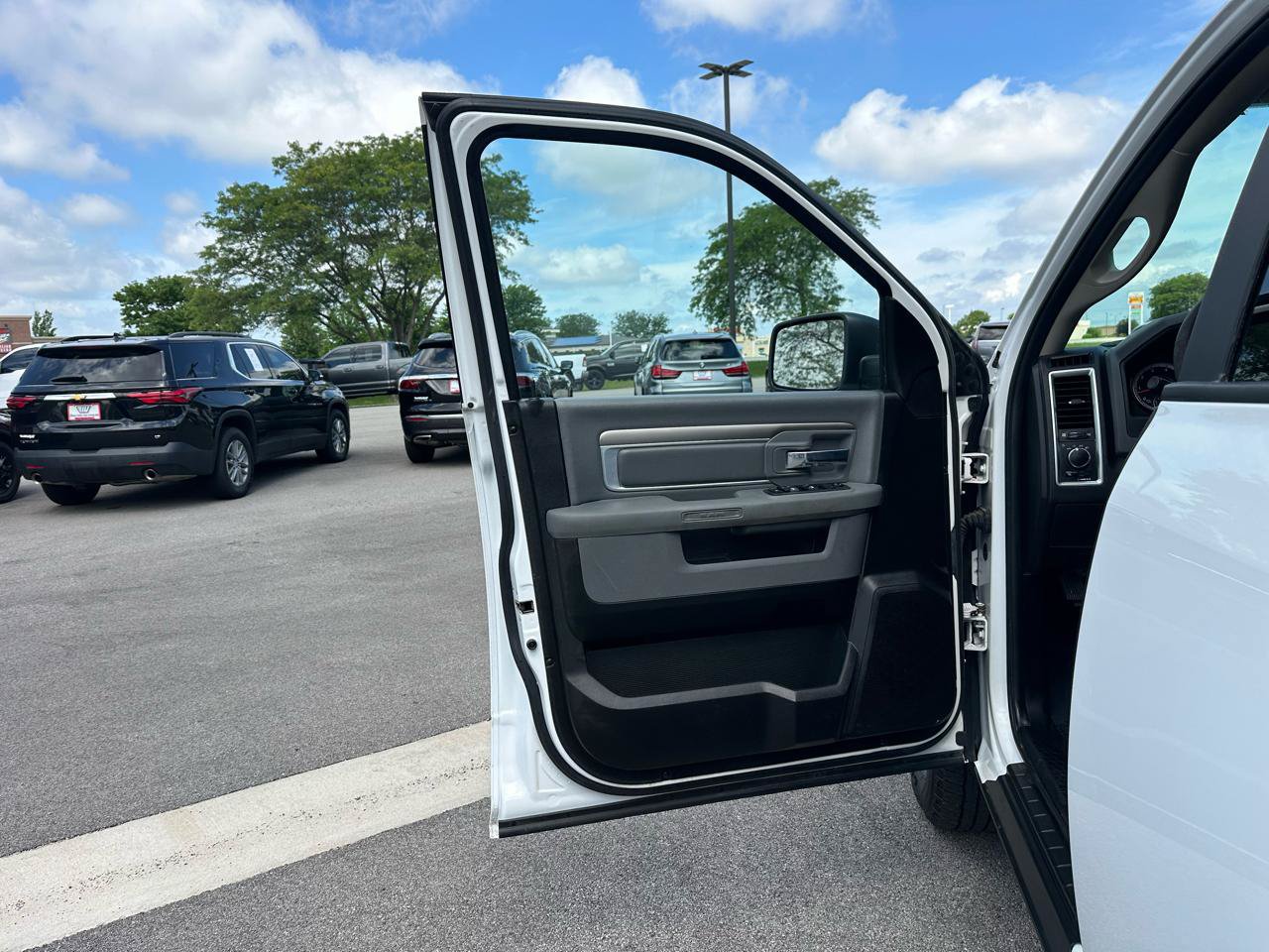 Used 2019 RAM 1500 Classic SLT RWD image 11