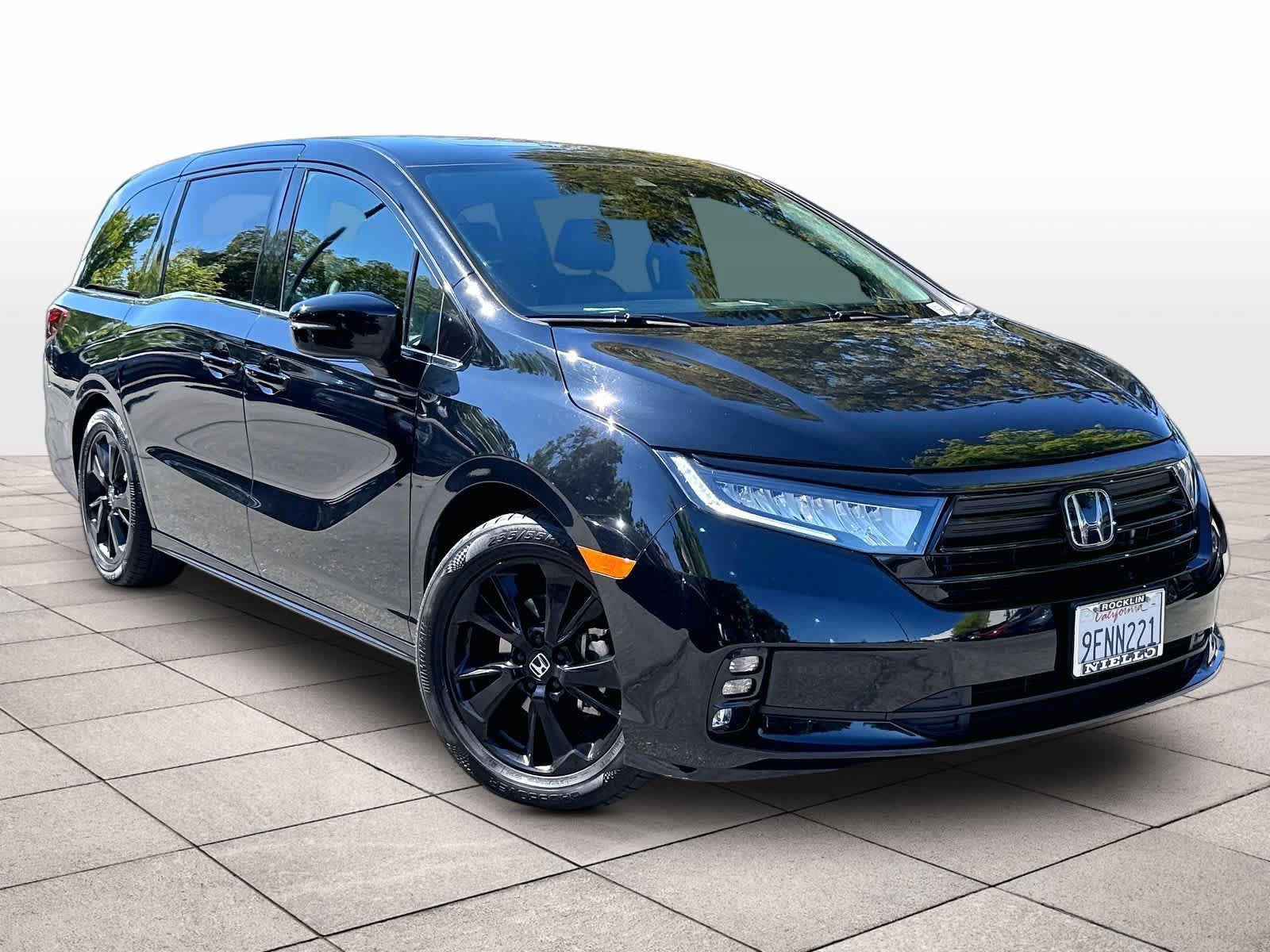Used 2023 Honda Odyssey Sport image 2